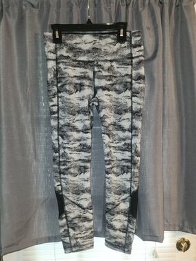 Lululemon Size 4 Gray Marble Print Athletic Leggings